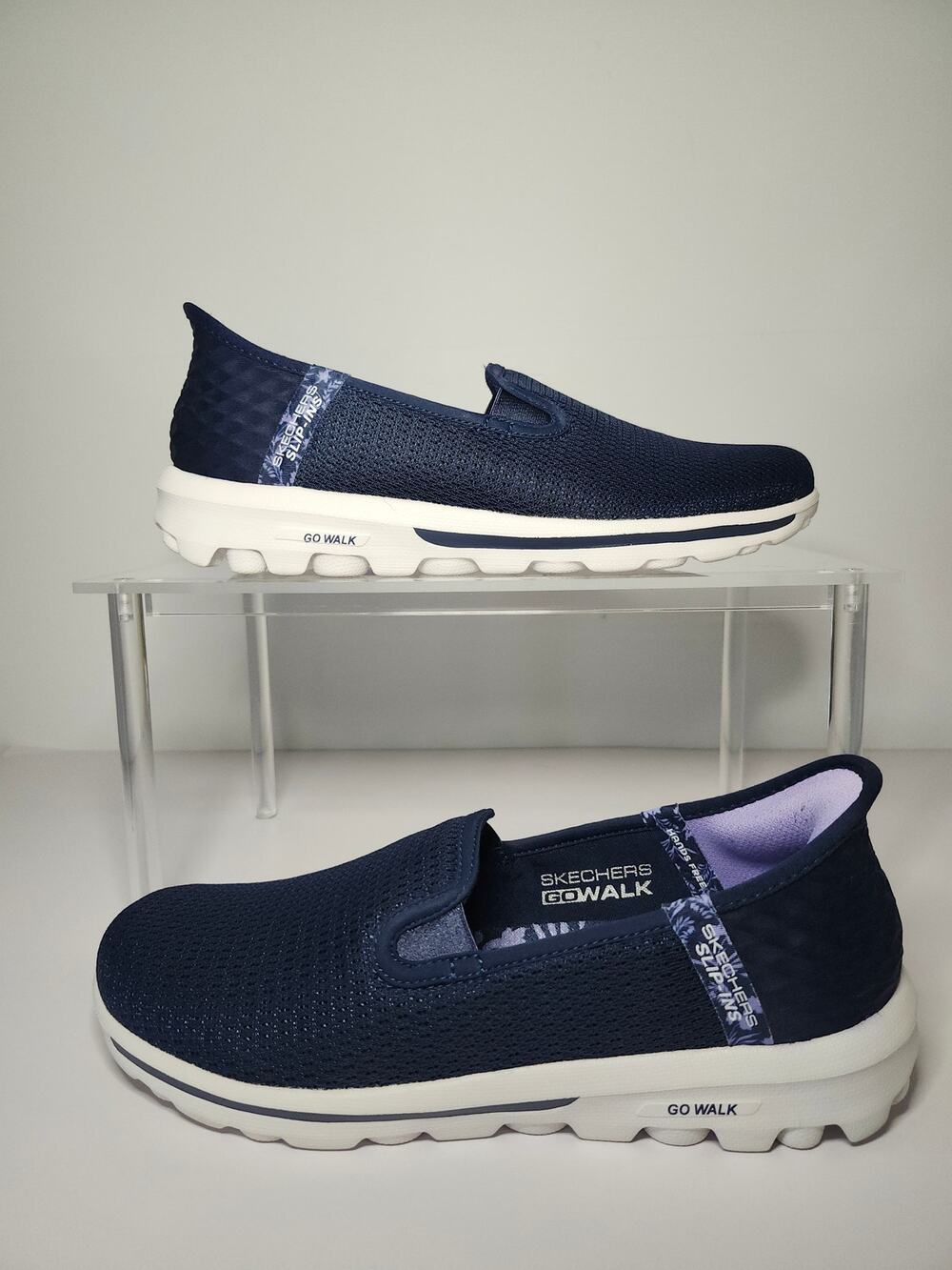 Skechers Women's Slip-ins Go Walk Travel Fiji Slip-Ons Navy Blue Sz 8